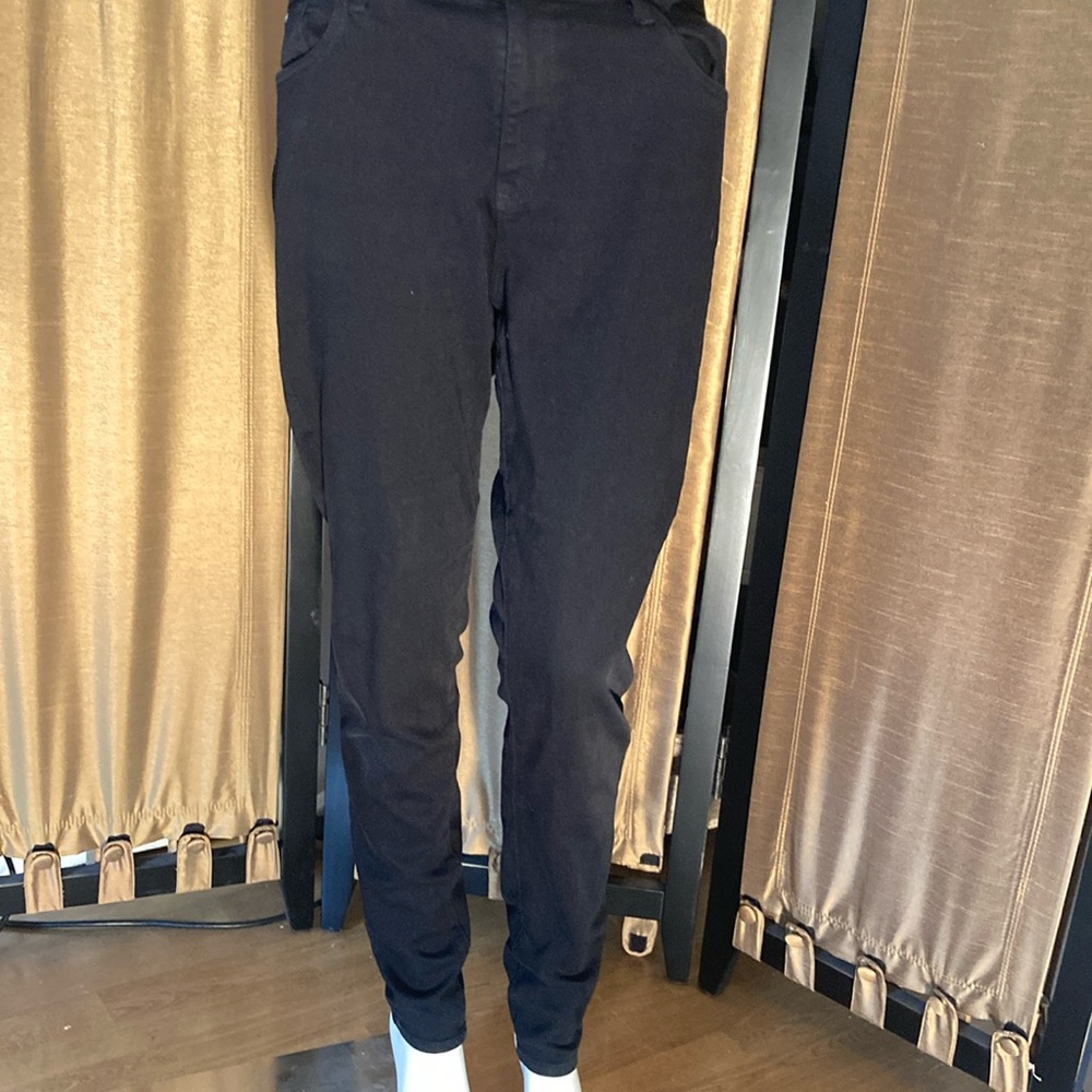 Black High Rise Slim Fit Jeans